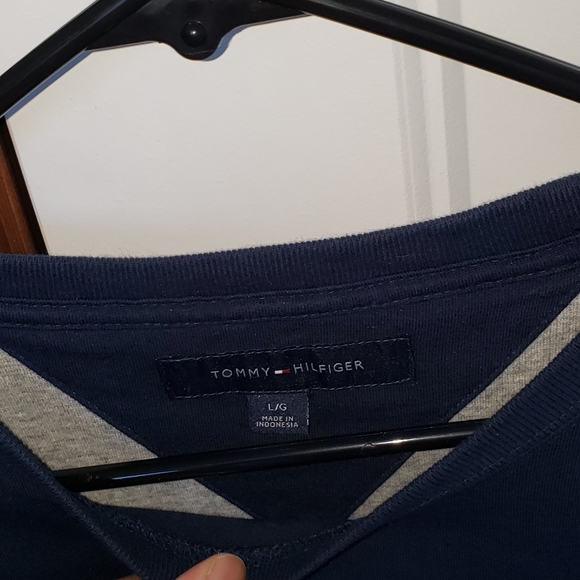 Men's Tommy Hilfiger tshirt - Picture 3 of 3